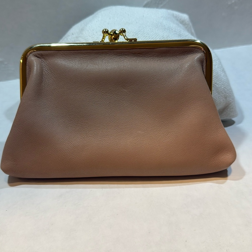 Margot Genuine Leather
Crossbody Clutch
Good Condition